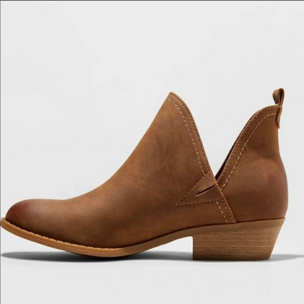 UNIVERSAL THREAD Brown Booties